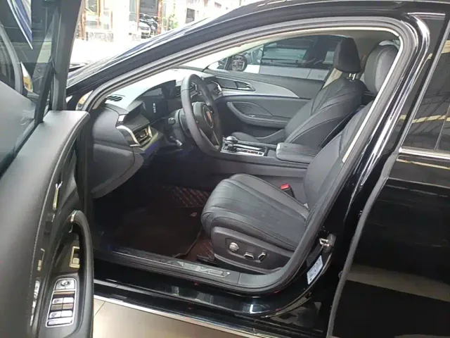 Hongqi Hongqi H5 2024 2.0T Automatic Smart Connect Flag Smooth Edition — Фото автомобиля 15