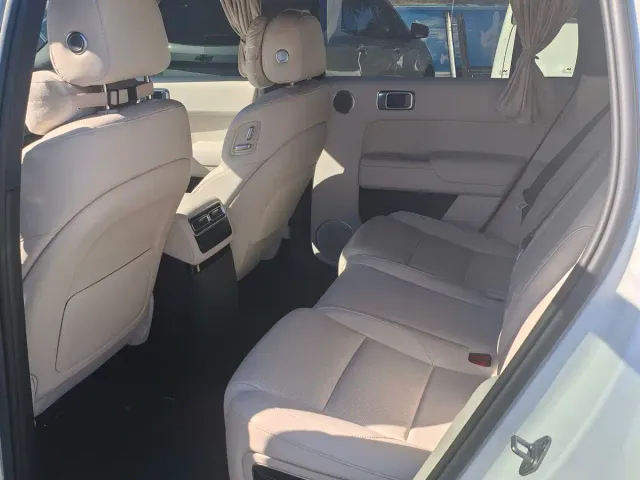 Li Auto L7 — Фото автомобиля 10