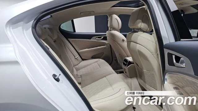 Genesis G70 New — Фото автомобиля 11