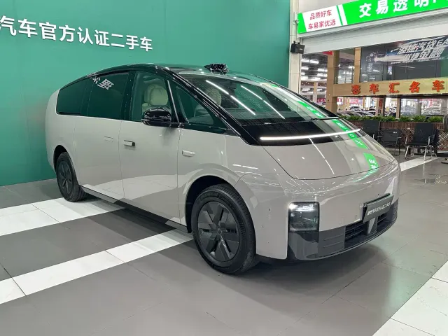 Li Auto MEGA — Фото автомобиля 17