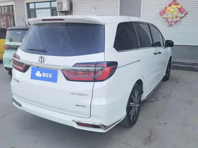 Honda Odyssey — Фото автомобиля 3