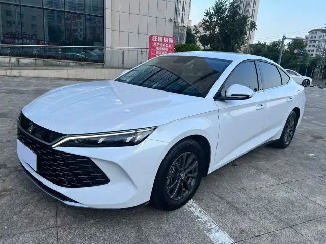Фотография автомобиля — BYD Qin L