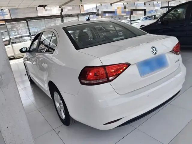 Volkswagen Lavida — Фото автомобиля 4