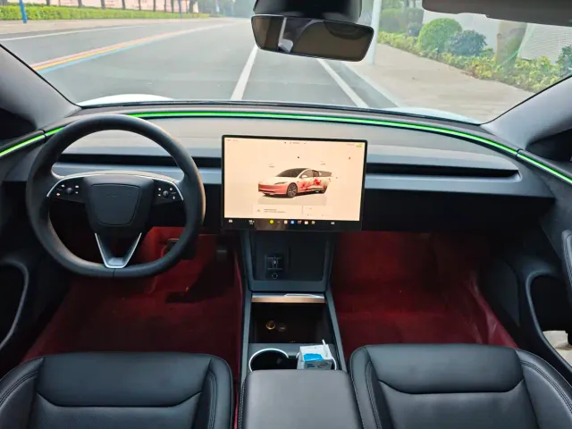 Tesla Model 3 — Фото автомобиля 16
