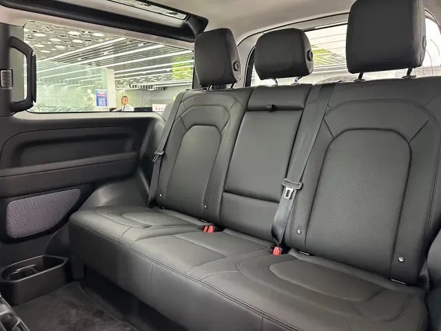 Land Rover Defender — Фото автомобиля 12