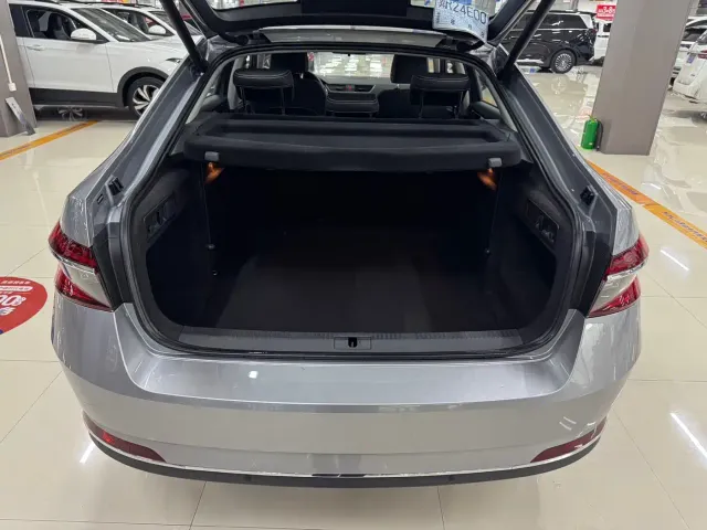 Skoda Superb — Фото автомобиля 9