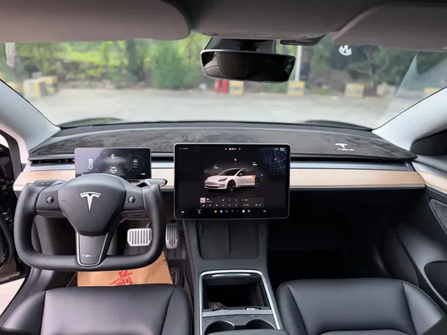 Tesla Model 3 — Фото автомобиля 13