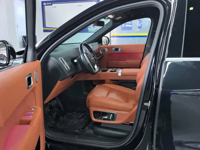 Li Auto L8 — Фото автомобиля 9