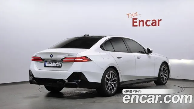 BMW 5-Series — Фото автомобиля 2
