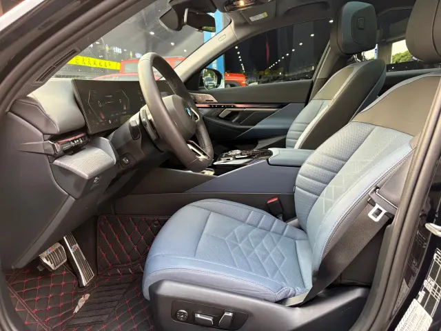 BMW 5 Series — Фото автомобиля 11