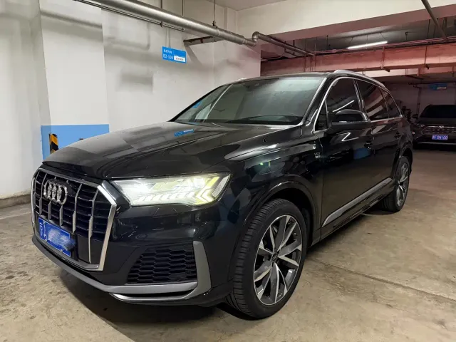 Фотография автомобиля — Audi Q7