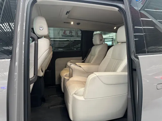 Li Auto MEGA — Фото автомобиля 7