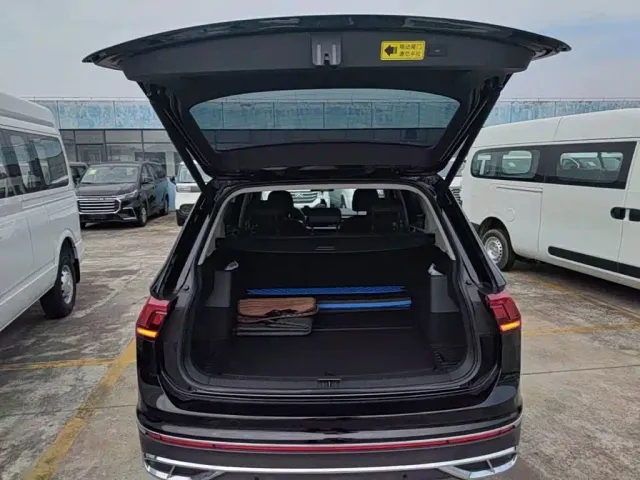 Volkswagen Tiguan L — Фото автомобиля 18