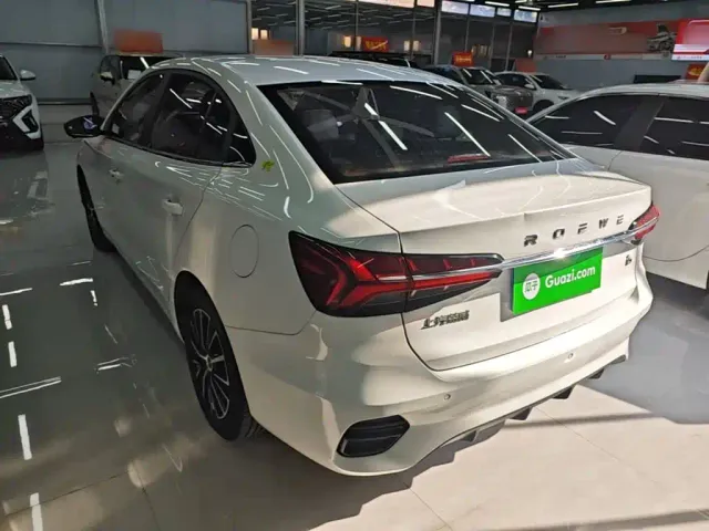 Roewe i5 — Фото автомобиля 4