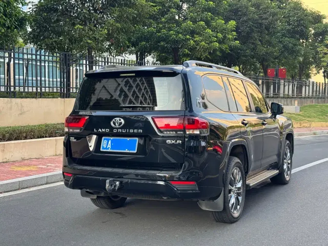 Toyota Land Cruiser — Фото автомобиля 2