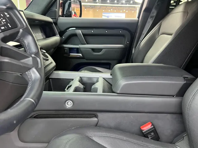 Land Rover Defender — Фото автомобиля 6