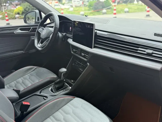 Volkswagen Tiguan L — Фото автомобиля 13