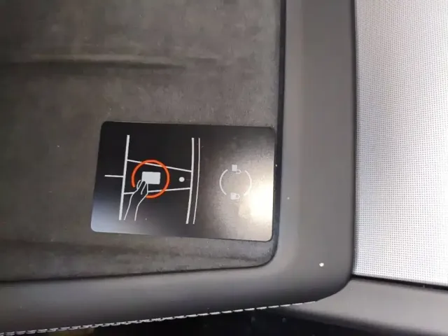 Tesla Model 3 — Фото автомобиля 8