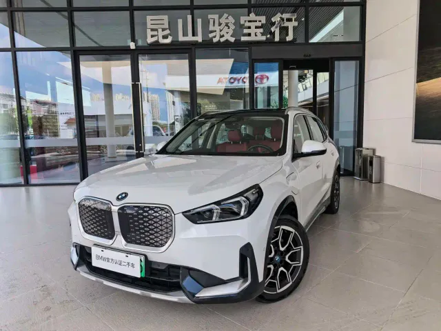 Фотография автомобиля — BMW iX1
