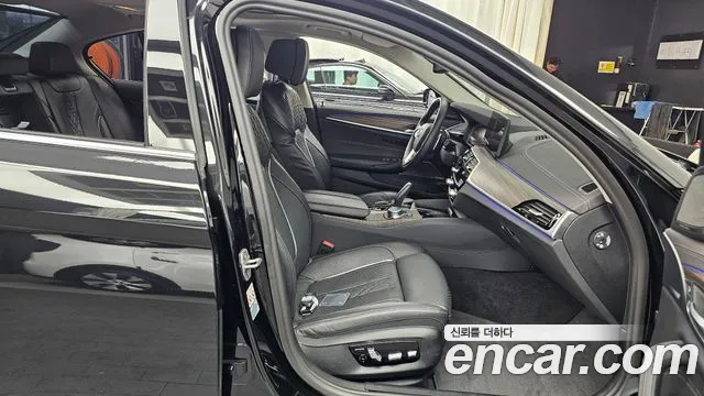 BMW 5 Series G30 — Фото автомобиля 16