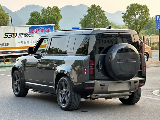 Land Rover Land Rover Defender 2023 Model 110 3.0T P400 X-DYNAMIC HSE — Фото автомобиля 4