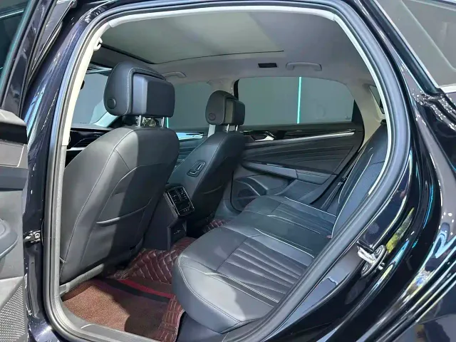Volkswagen Passat — Фото автомобиля 10