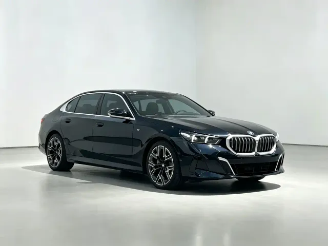 BMW 5 Series — Фото автомобиля 3