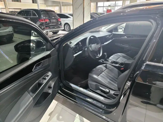Volkswagen Passat — Фото автомобиля 4