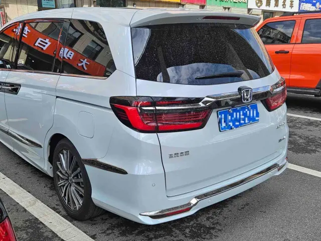 Honda Elysion — Фото автомобиля 8