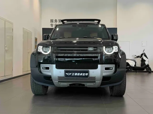 Land Rover Defender — Фото автомобиля 2