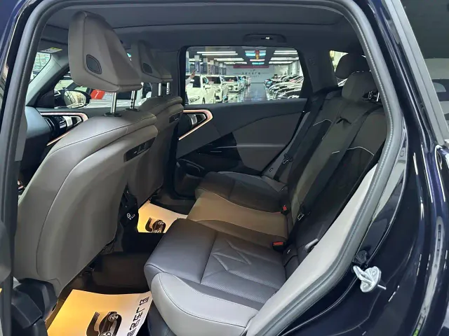 BMW BMW X3 2025 xDrive25L Luxury Package — Фото автомобиля 5
