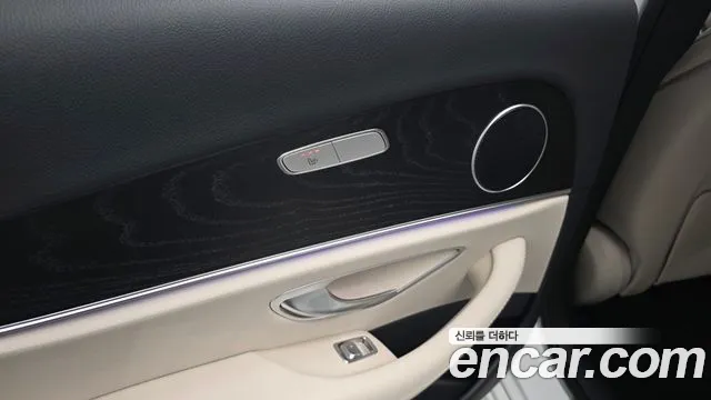 Mercedes-Benz E-Class — Фото автомобиля 29