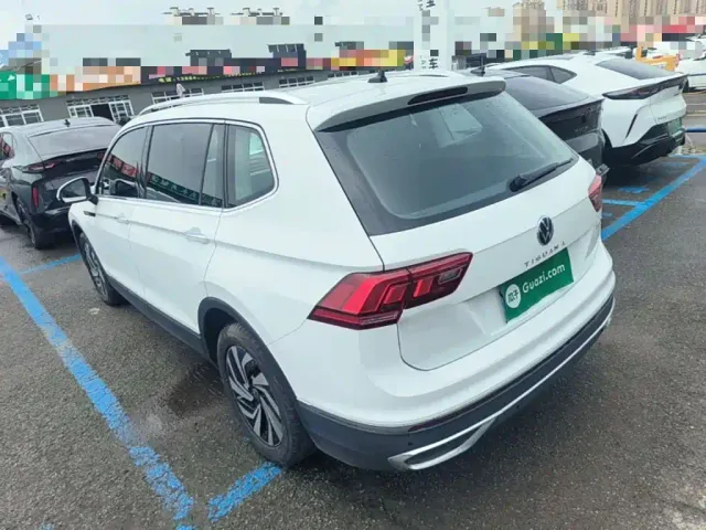 Volkswagen Tiguan L — Фото автомобиля 4