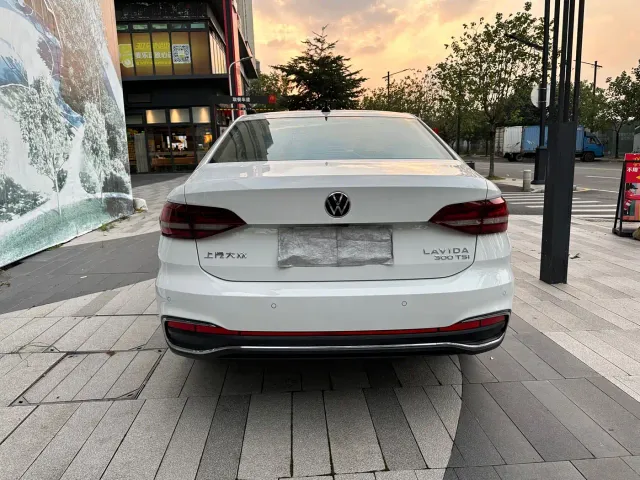 Volkswagen Lavida — Фото автомобиля 8