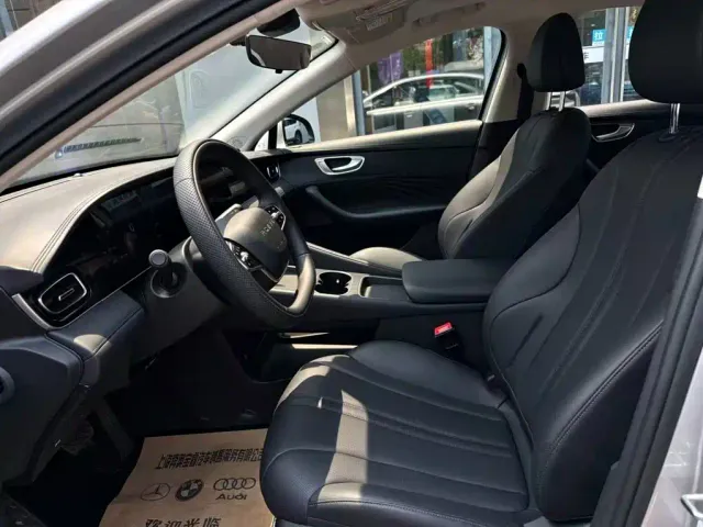 Roewe D7 — Фото автомобиля 10