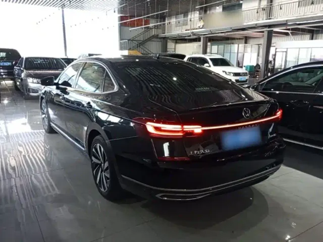 Volkswagen Passat — Фото автомобиля 4