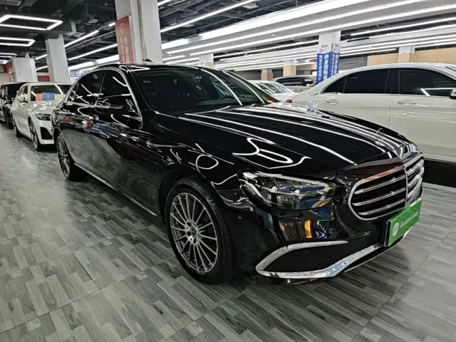 Mercedes-Benz E-Class — Фото автомобиля 3