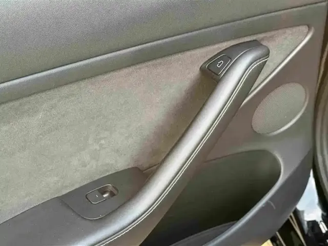Tesla Model 3 — Фото автомобиля 11