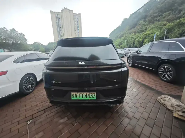 Li Auto L8 — Фото автомобиля 8