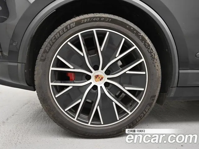 Porsche Macan Electric — Фото автомобиля 5