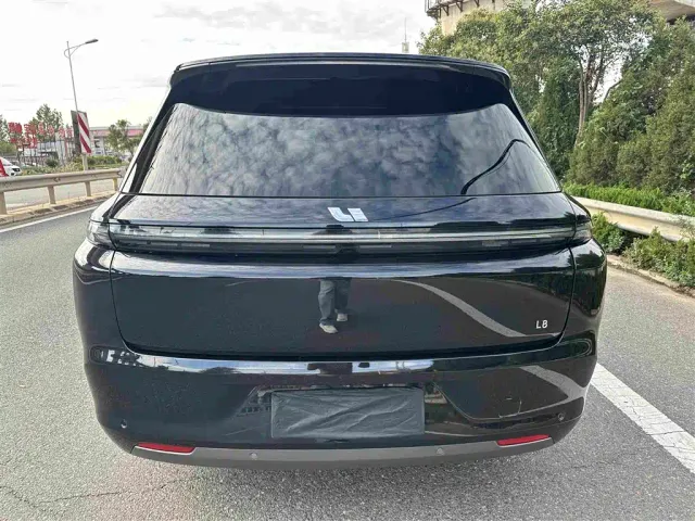 Li Auto L8 — Фото автомобиля 4
