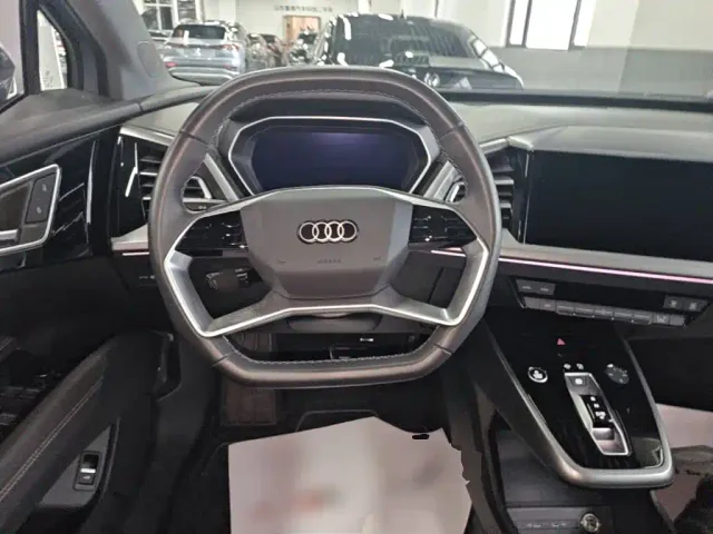 Audi Q4 e-tron — Фото автомобиля 10