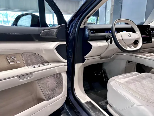 Nio ES8 — Фото автомобиля 12