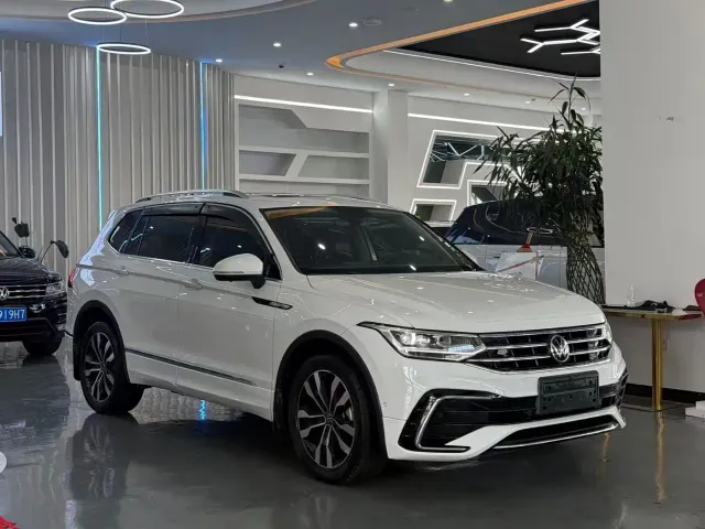 Volkswagen Tiguan L — Фото автомобиля 3