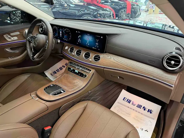 Mercedes-Benz E-Class — Фото автомобиля 15