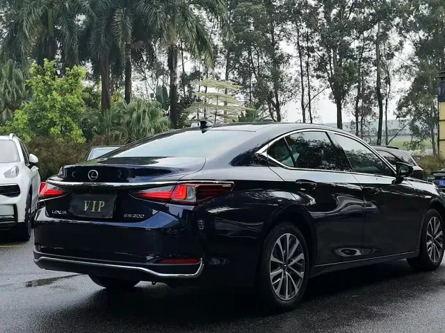 Lexus ES — Фото автомобиля 13