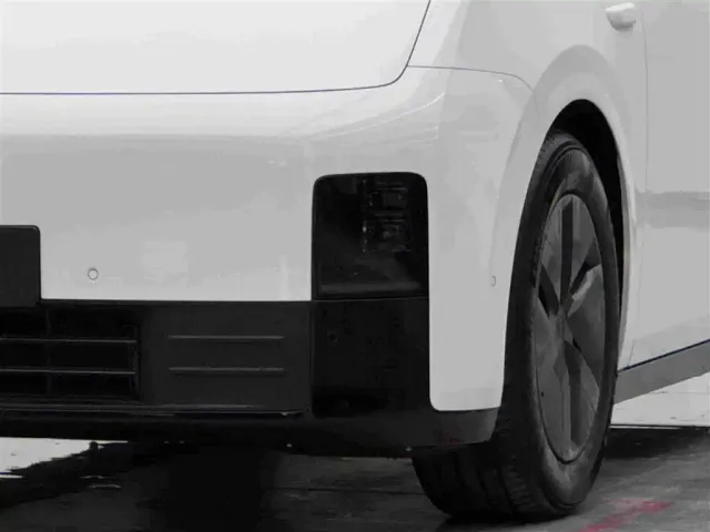 Li Auto MEGA — Фото автомобиля 3