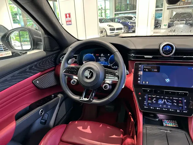 Maserati Grecale — Фото автомобиля 6