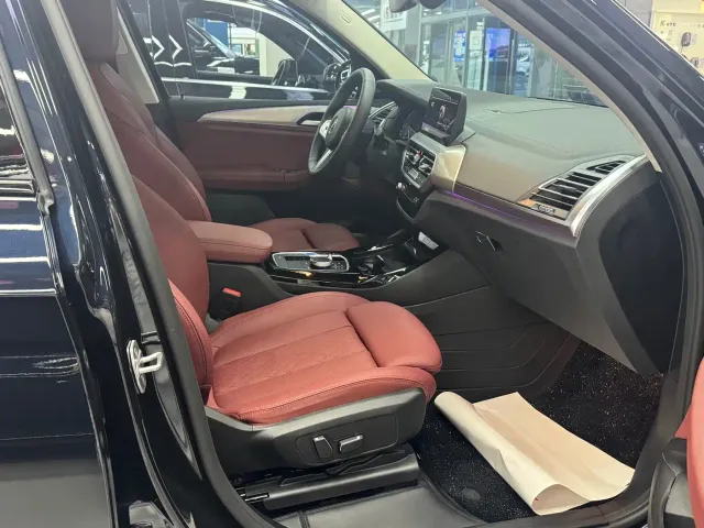 BMW iX3 — Фото автомобиля 7