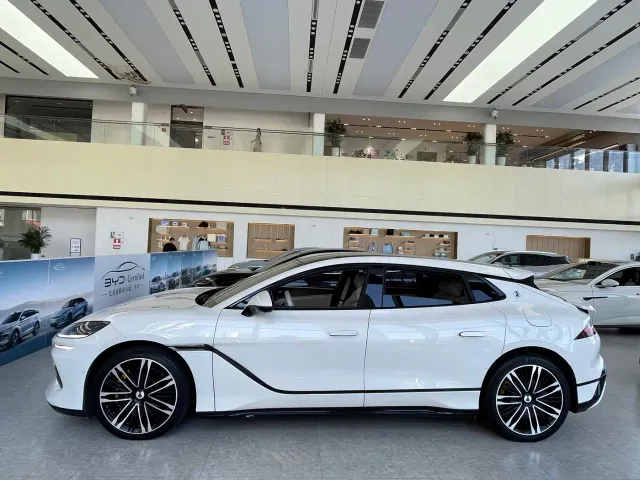Denza Z9GT — Фото автомобиля 3